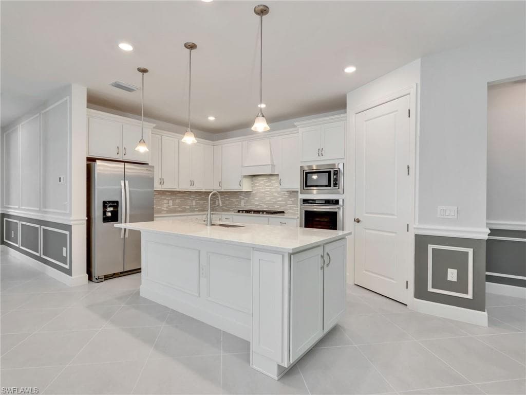 10491 Ventana Ln, Naples, FL 34120-3