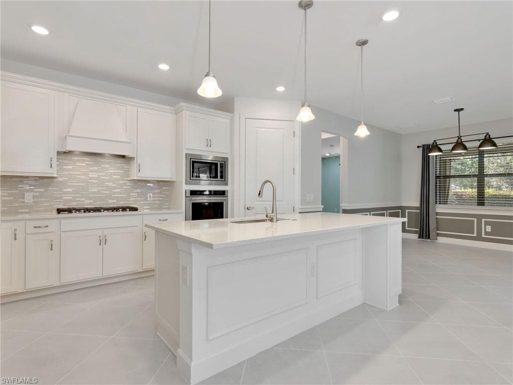 10491 Ventana Ln, Naples, FL 34120-4