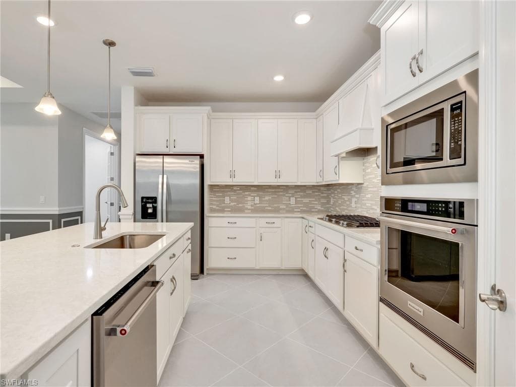 10491 Ventana Ln, Naples, FL 34120-6