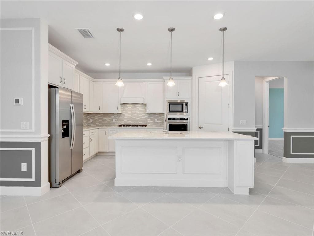 10491 Ventana Ln, Naples, FL 34120-7