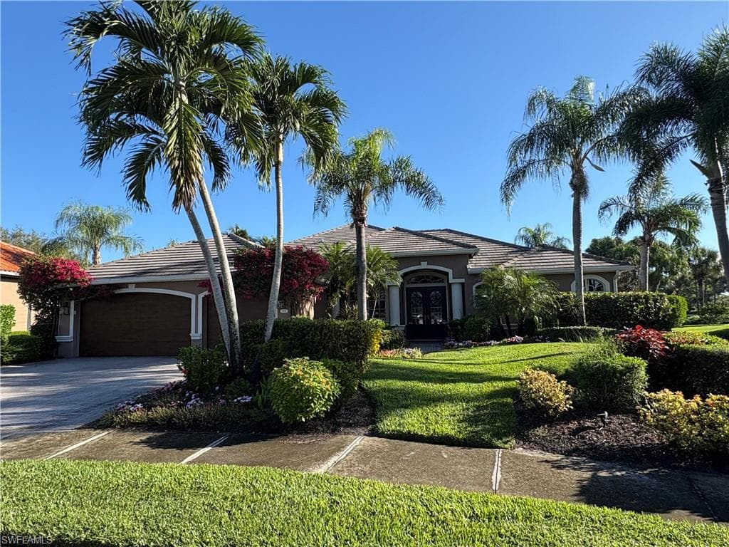 5926 Amberwood Dr, Naples, FL 34110-1