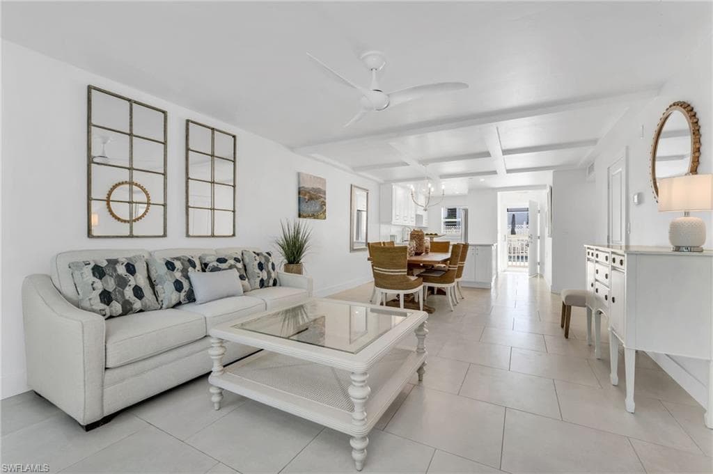 900 8th Ave S 105, Naples, FL 34102-8