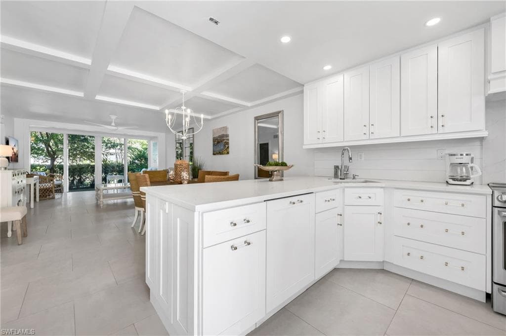 900 8th Ave S 105, Naples, FL 34102-9