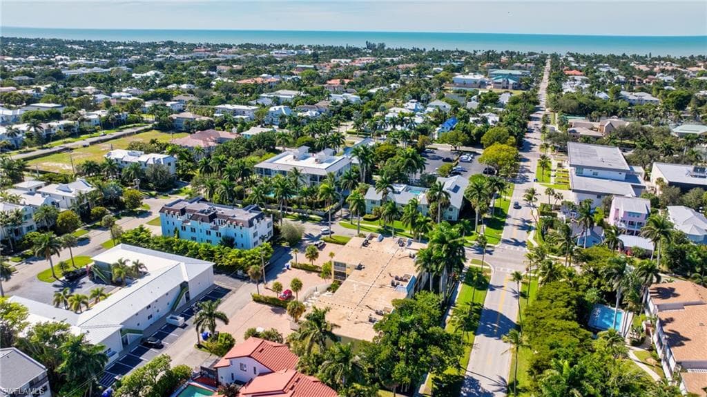 900 8th Ave S 105, Naples, FL 34102-5