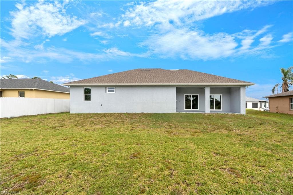 1043 Albert Ave, Lehigh Acres, fl 33971-4