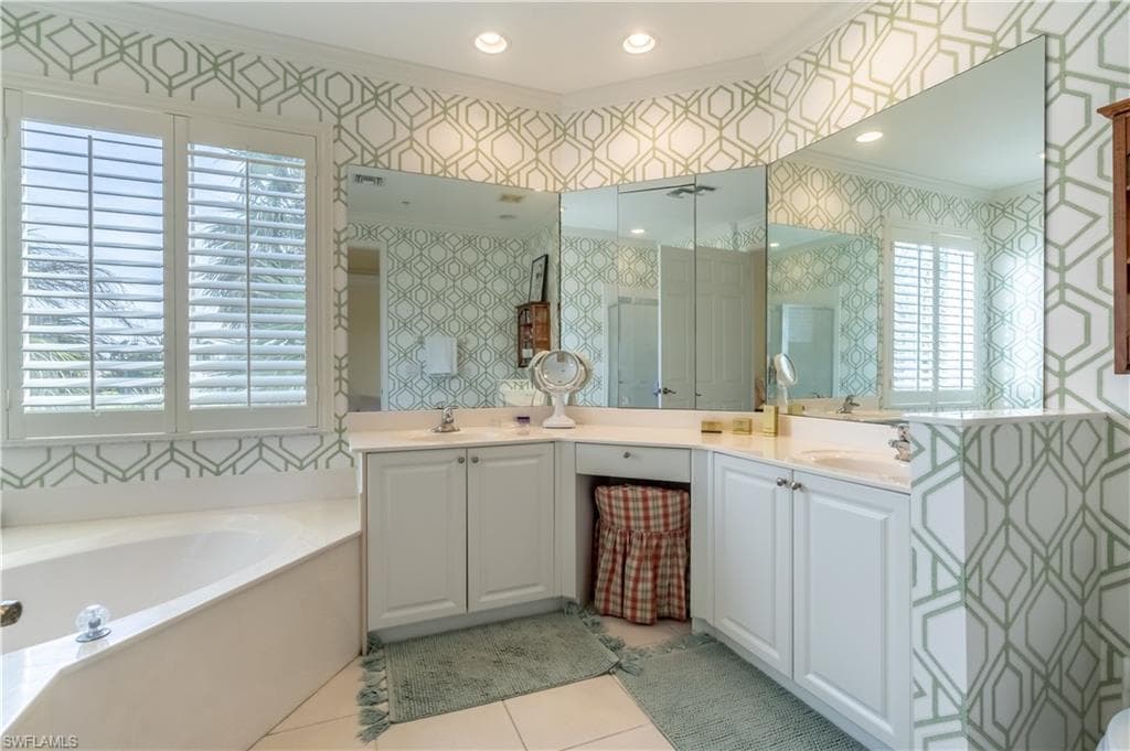 1540 Clermont Dr F204, Naples, FL 34109-15