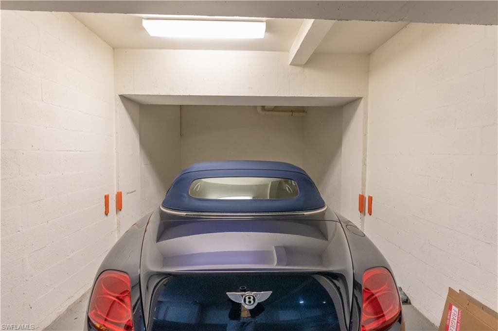 1540 Clermont Dr F204, Naples, FL 34109-27