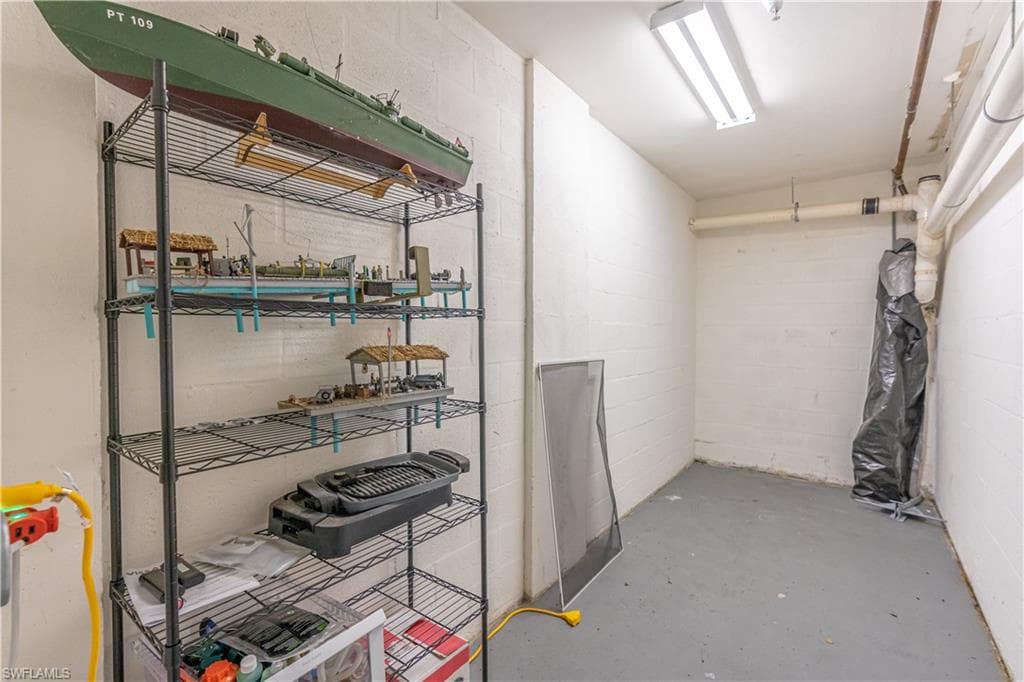 1540 Clermont Dr F204, Naples, FL 34109-28