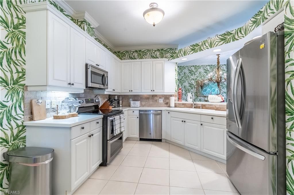 1540 Clermont Dr F204, Naples, FL 34109-3