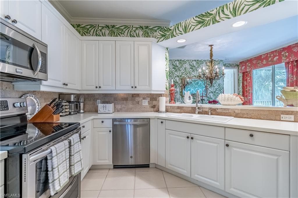1540 Clermont Dr F204, Naples, FL 34109-4