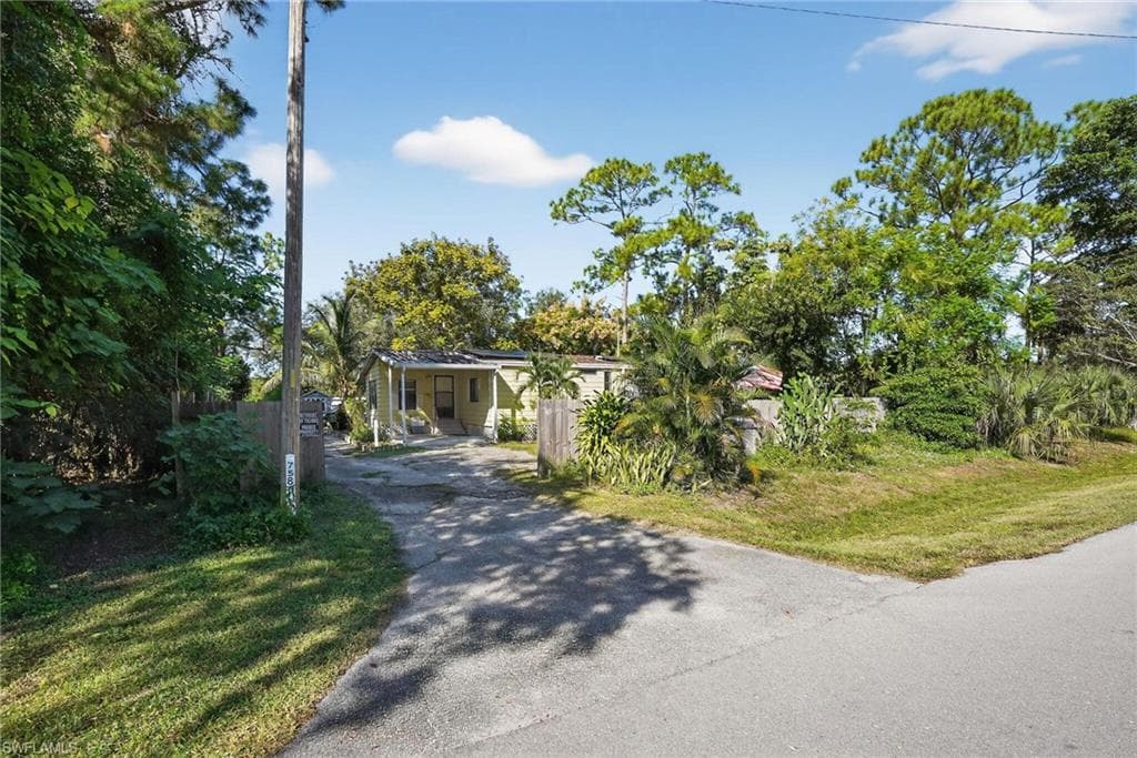 7580 Marx Dr, North Fort Myers, FL 33917-4