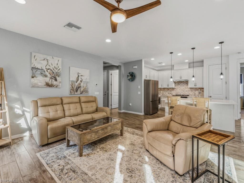 14567 Topsail Dr, Naples, FL 34114-11