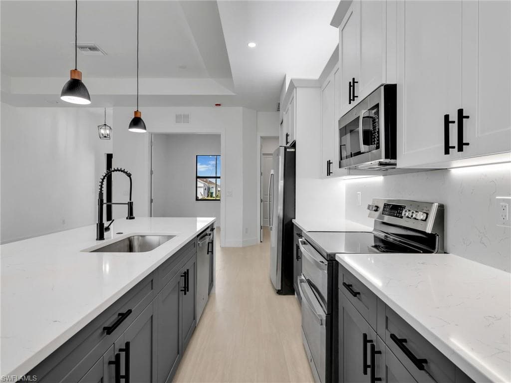 1723 7th Ave, Cape Coral, FL 33993-11