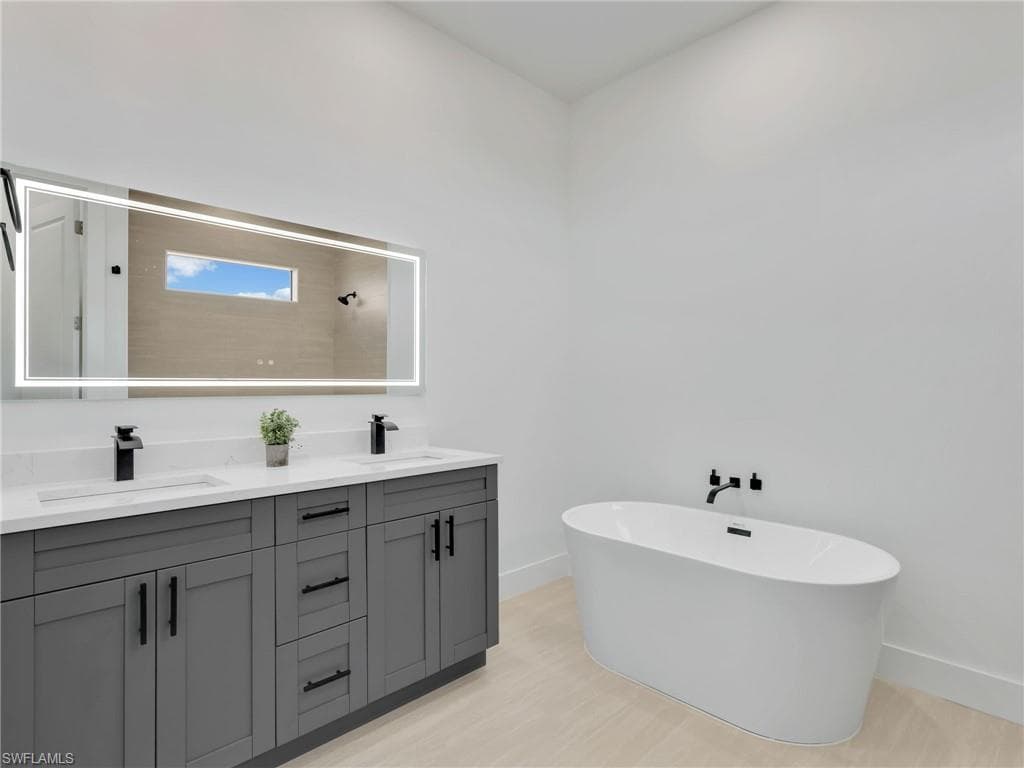 1723 7th Ave, Cape Coral, FL 33993-22