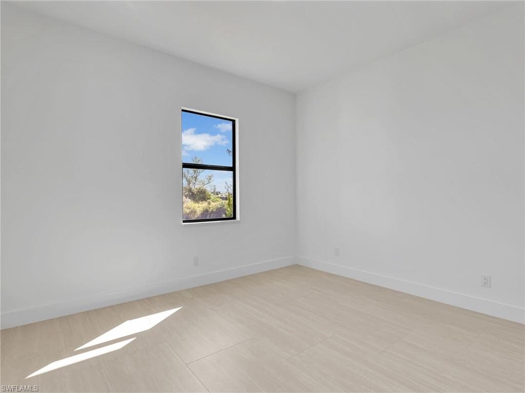 1723 7th Ave, Cape Coral, FL 33993-25