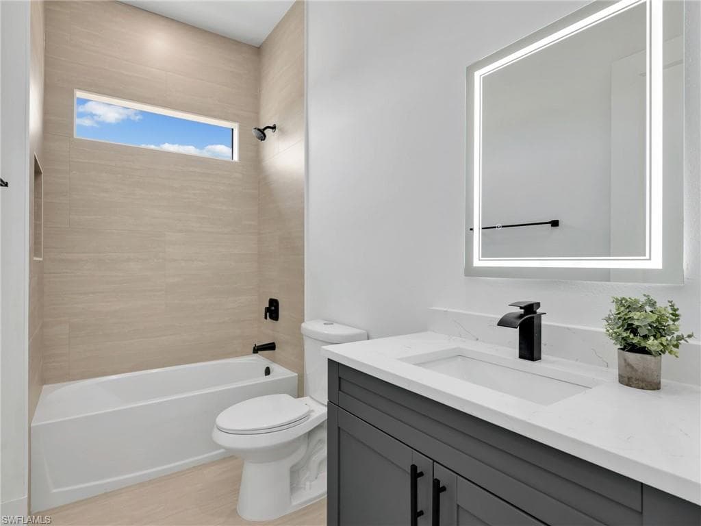 1723 7th Ave, Cape Coral, FL 33993-27