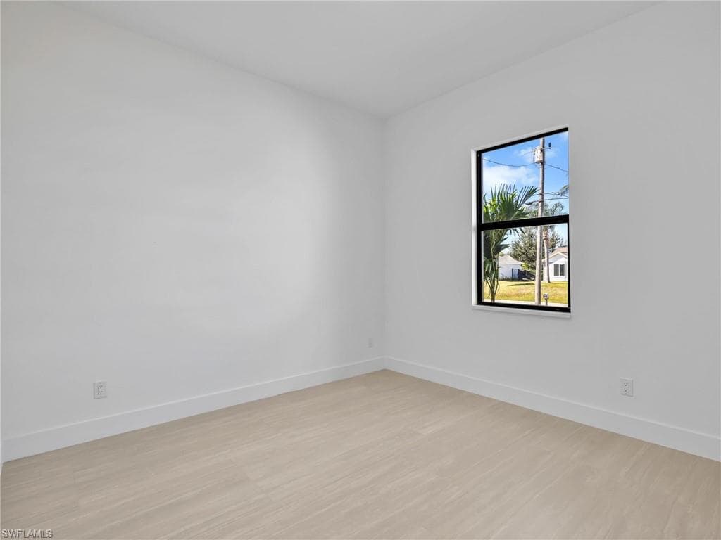 1723 7th Ave, Cape Coral, FL 33993-29