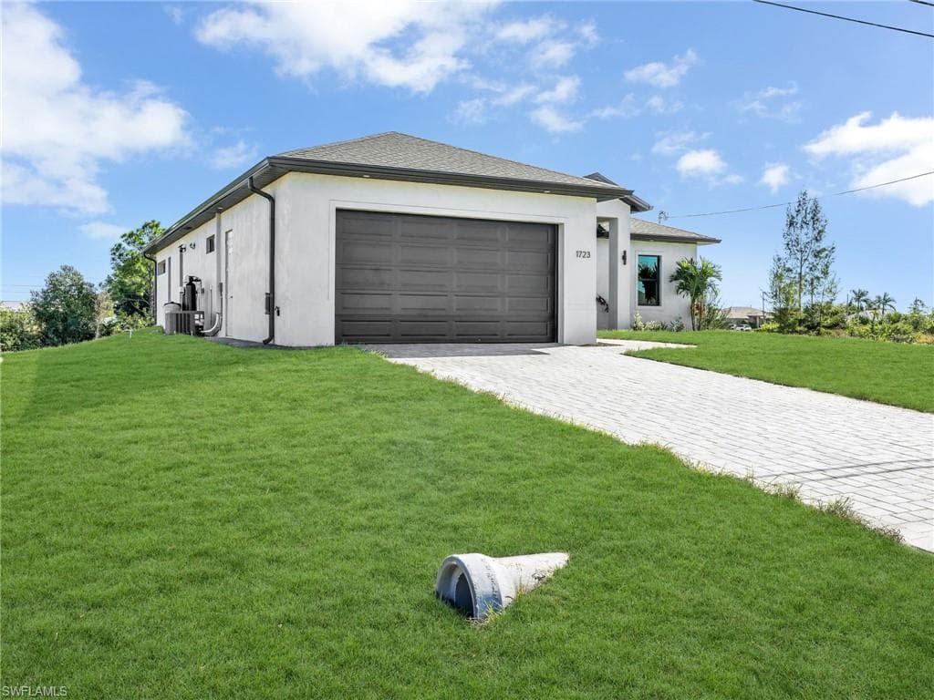 1723 7th Ave, Cape Coral, FL 33993-35