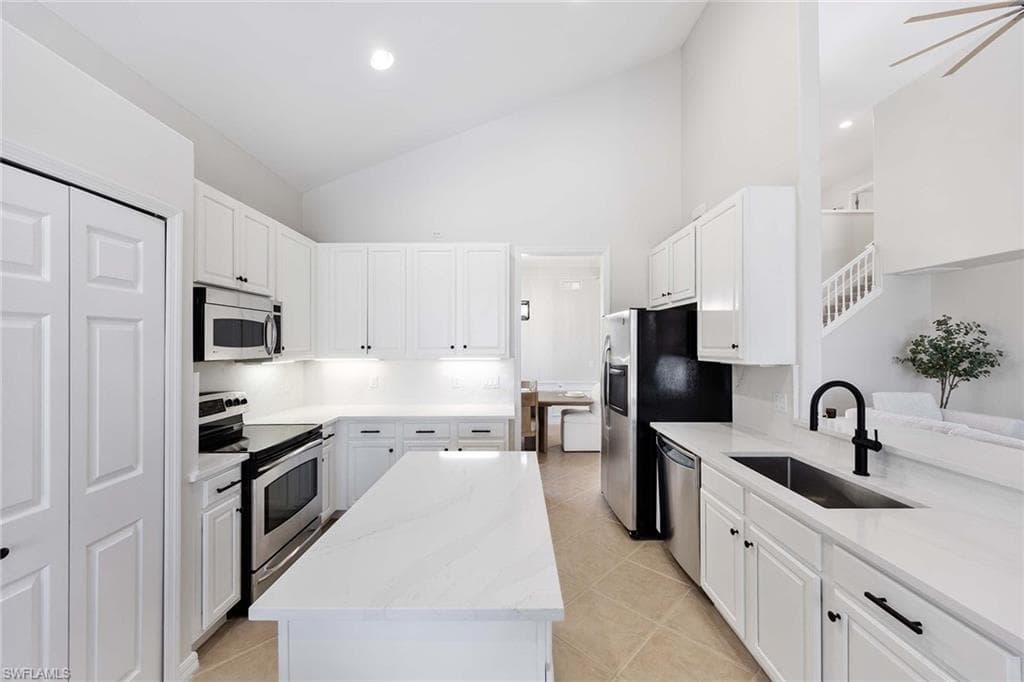 11845 Bramble Ct, Naples, FL 34120-9