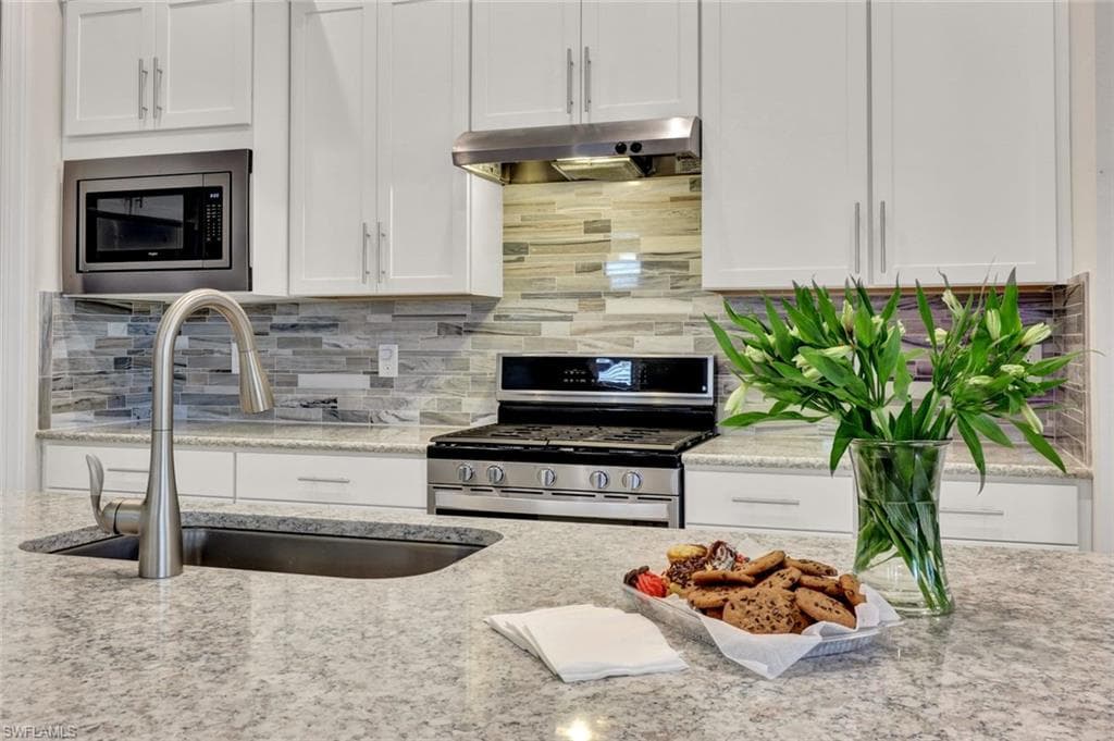 9350 Greyhawk Trl, Naples, FL 34120-8