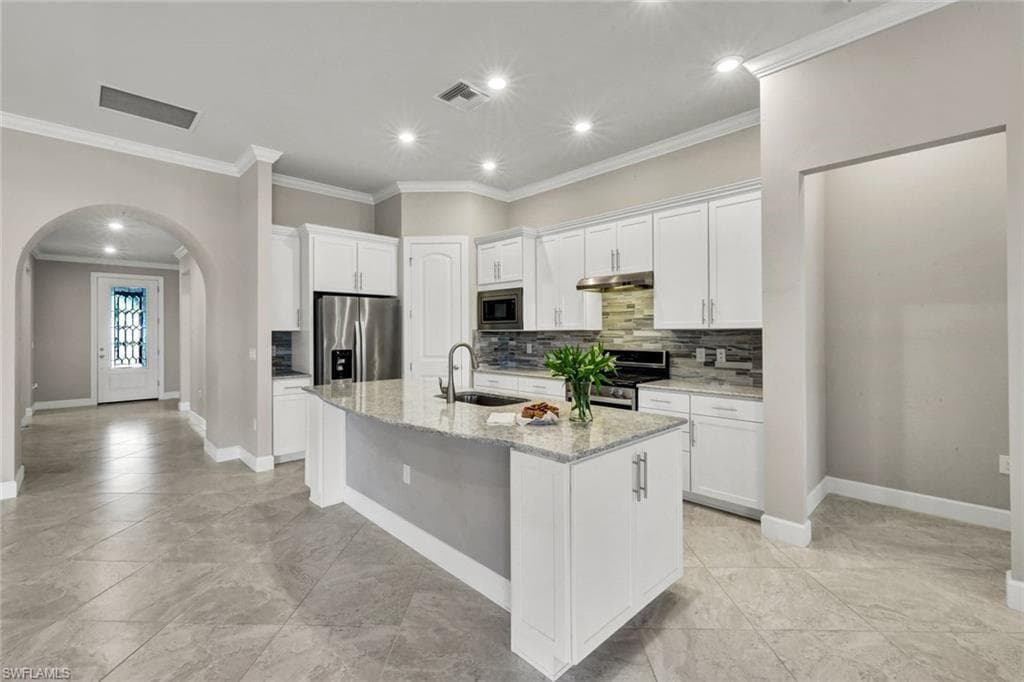 9350 Greyhawk Trl, Naples, FL 34120-9