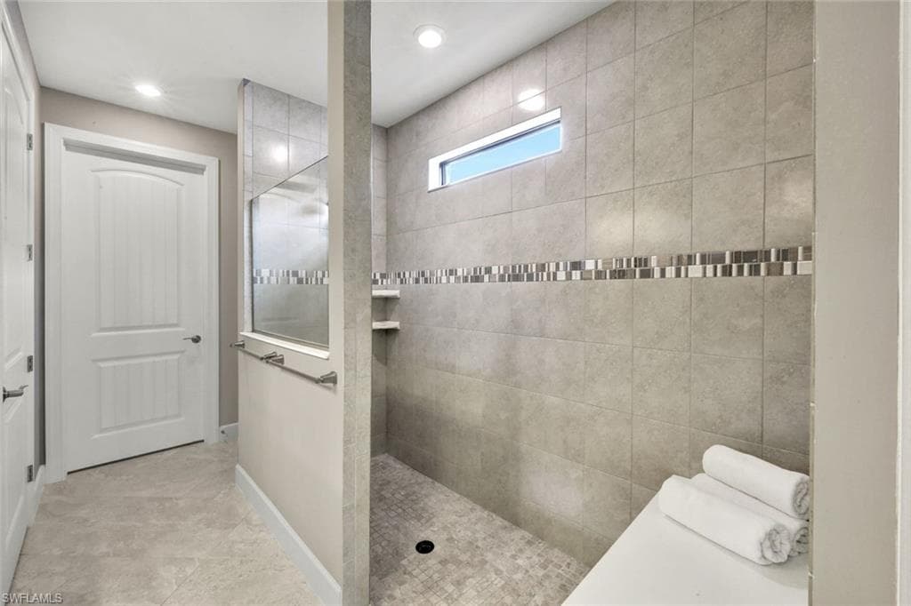 9350 Greyhawk Trl, Naples, FL 34120-15