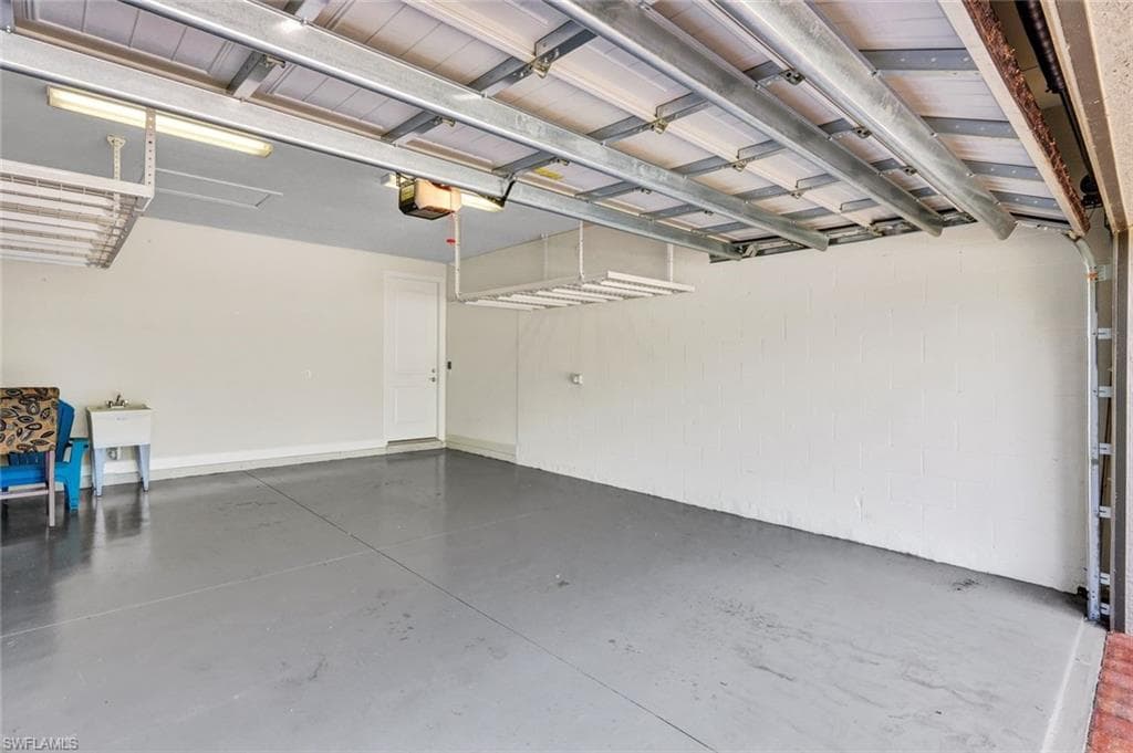 9350 Greyhawk Trl, Naples, FL 34120-27