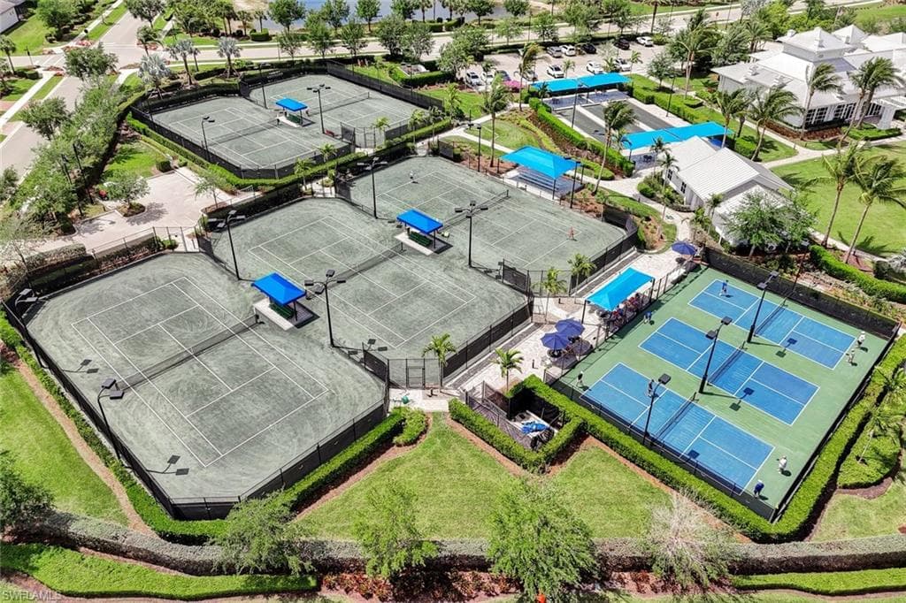 9350 Greyhawk Trl, Naples, FL 34120-30