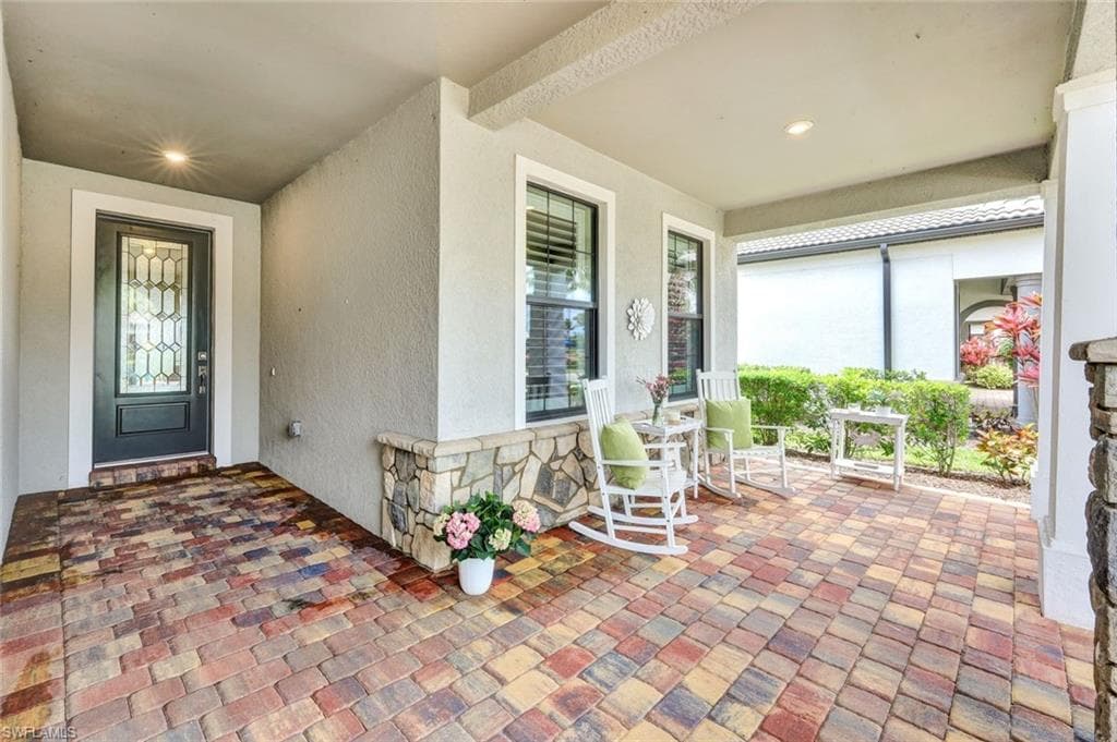 9350 Greyhawk Trl, Naples, FL 34120-7
