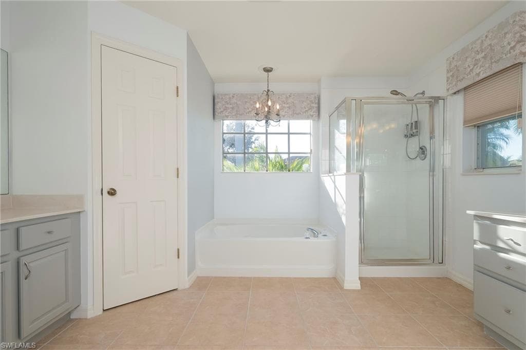 2250 Grove Dr, Naples, FL 34120-20