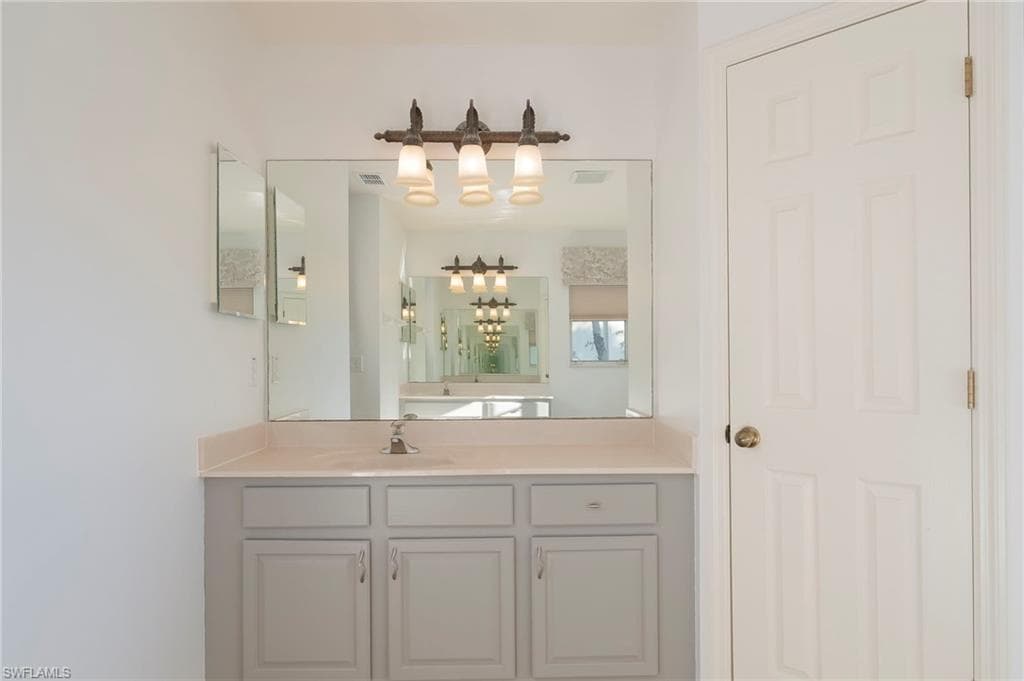 2250 Grove Dr, Naples, FL 34120-22