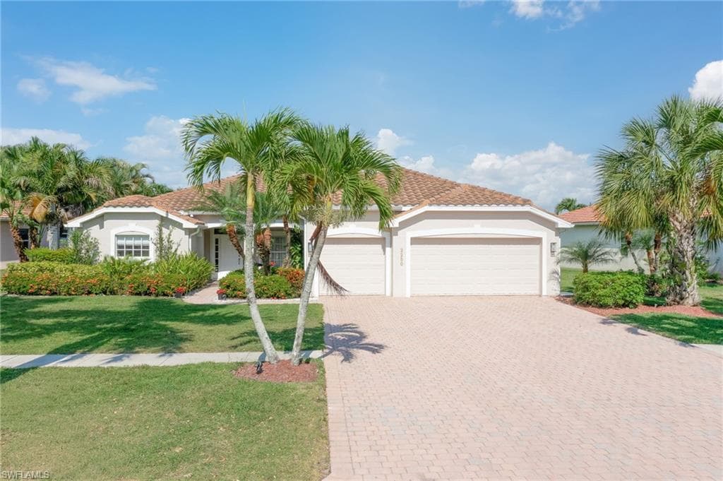2250 Grove Dr, Naples, FL 34120-1