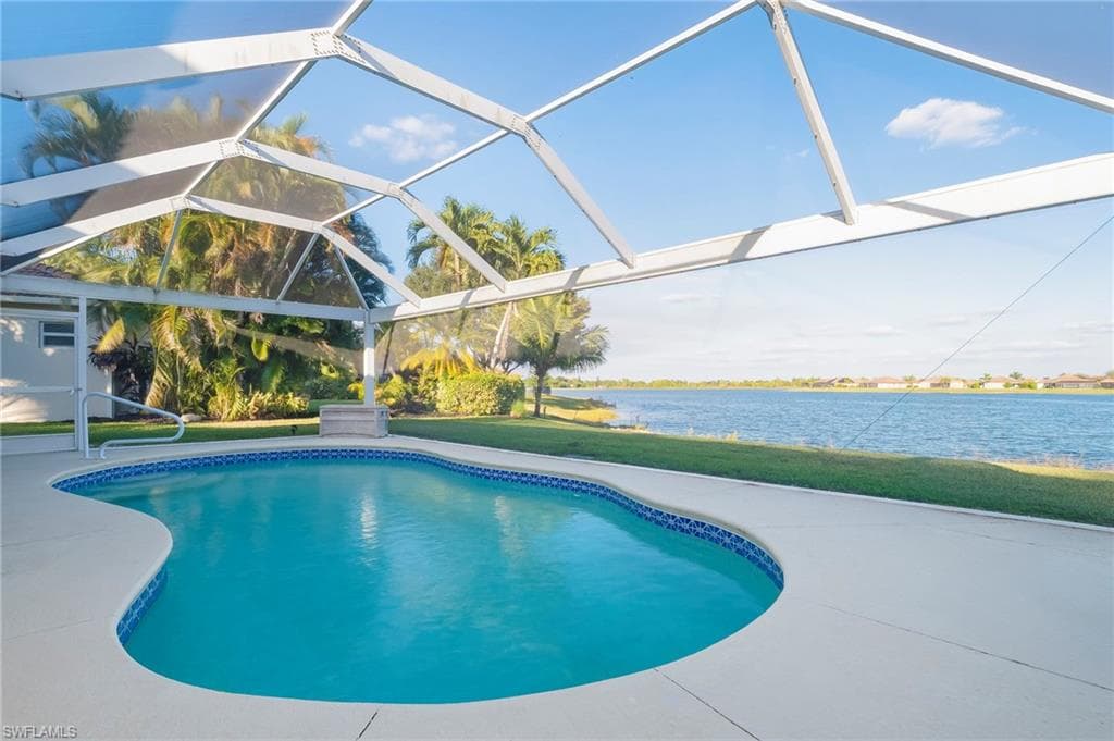 2250 Grove Dr, Naples, FL 34120-31