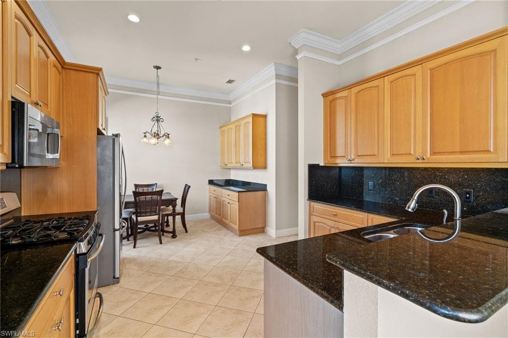 9271 Museo Cir 204, Naples, FL 34114-8