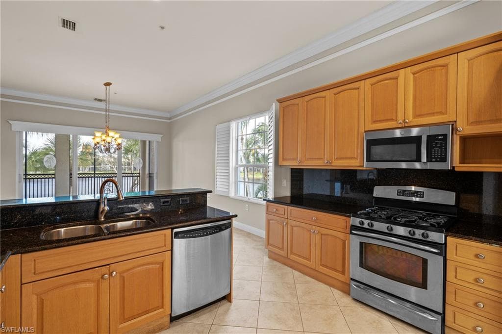 9271 Museo Cir 204, Naples, FL 34114-9