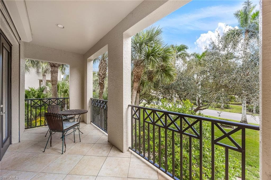 2809 Tiburon Blvd E 2, Naples, FL 34109-19