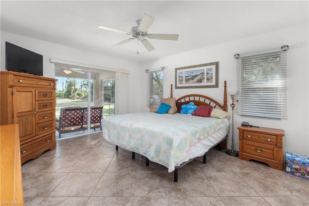 60 25th Ave NW, Naples, FL 34120-22