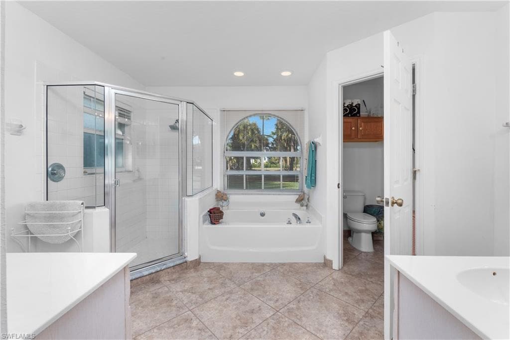 60 25th Ave NW, Naples, FL 34120-23