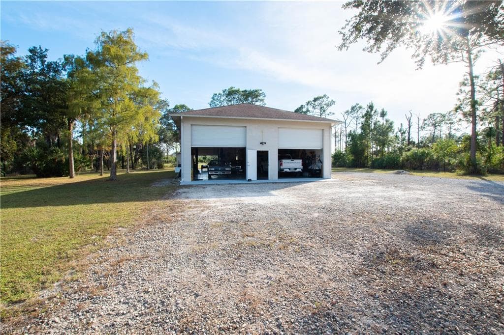 60 25th Ave NW, Naples, FL 34120-29