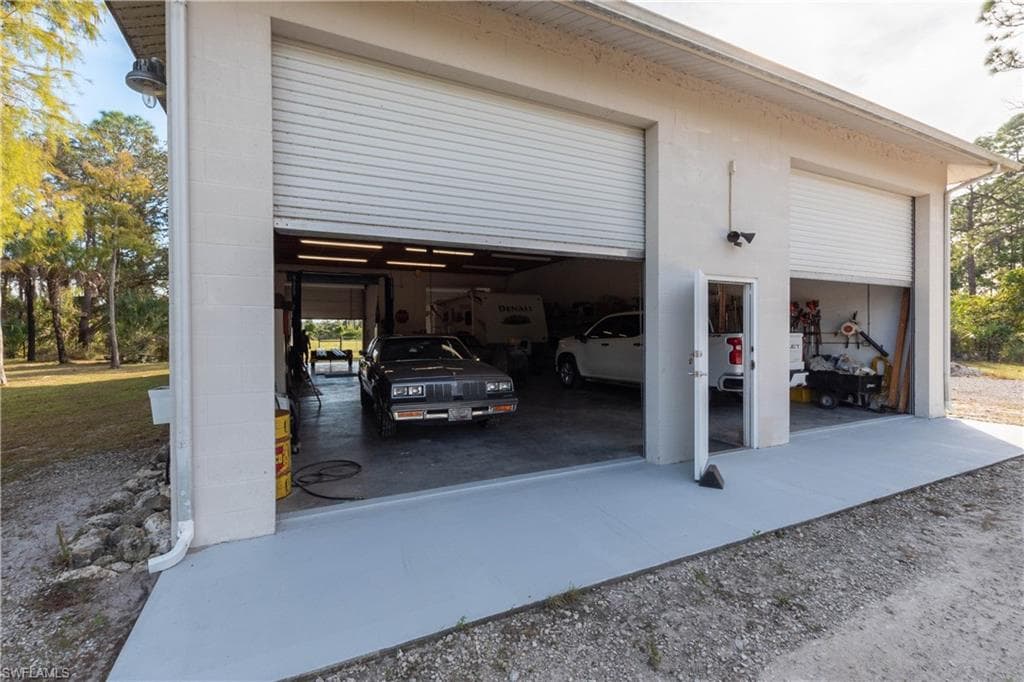 60 25th Ave NW, Naples, FL 34120-30