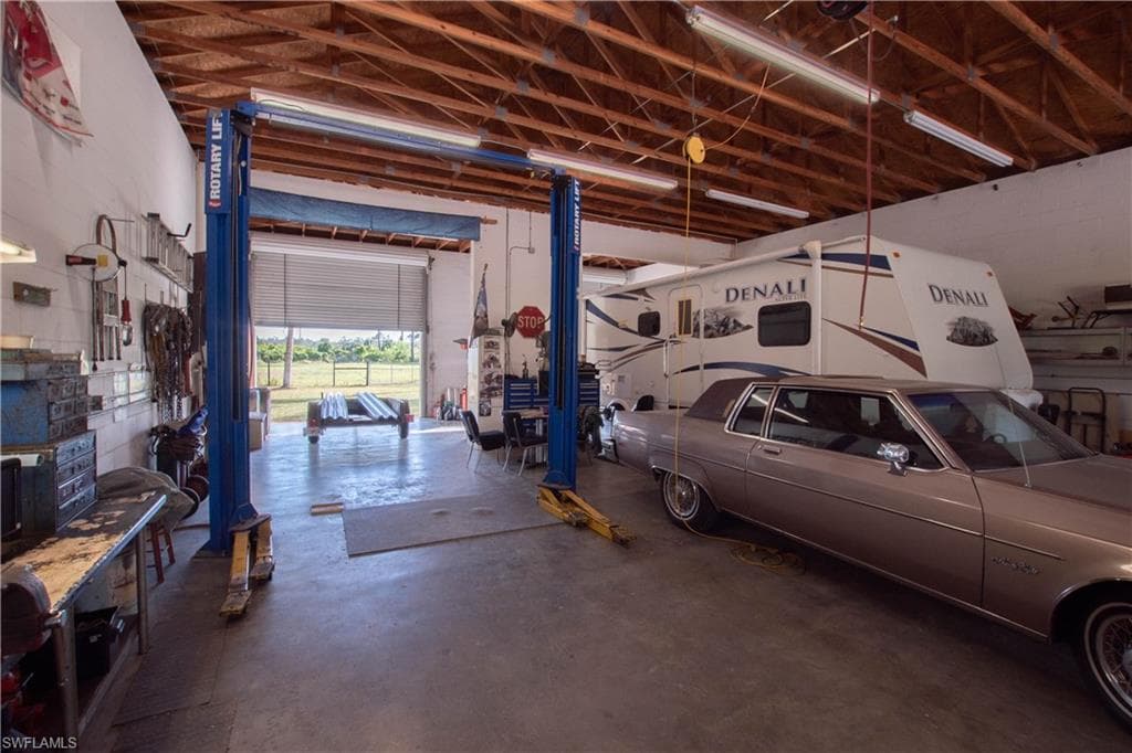 60 25th Ave NW, Naples, FL 34120-35