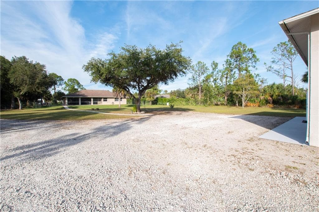 60 25th Ave NW, Naples, FL 34120-39