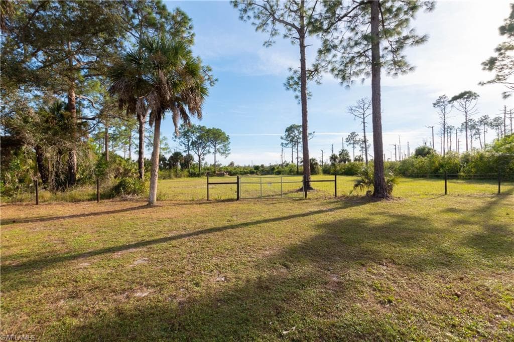 60 25th Ave NW, Naples, FL 34120-40