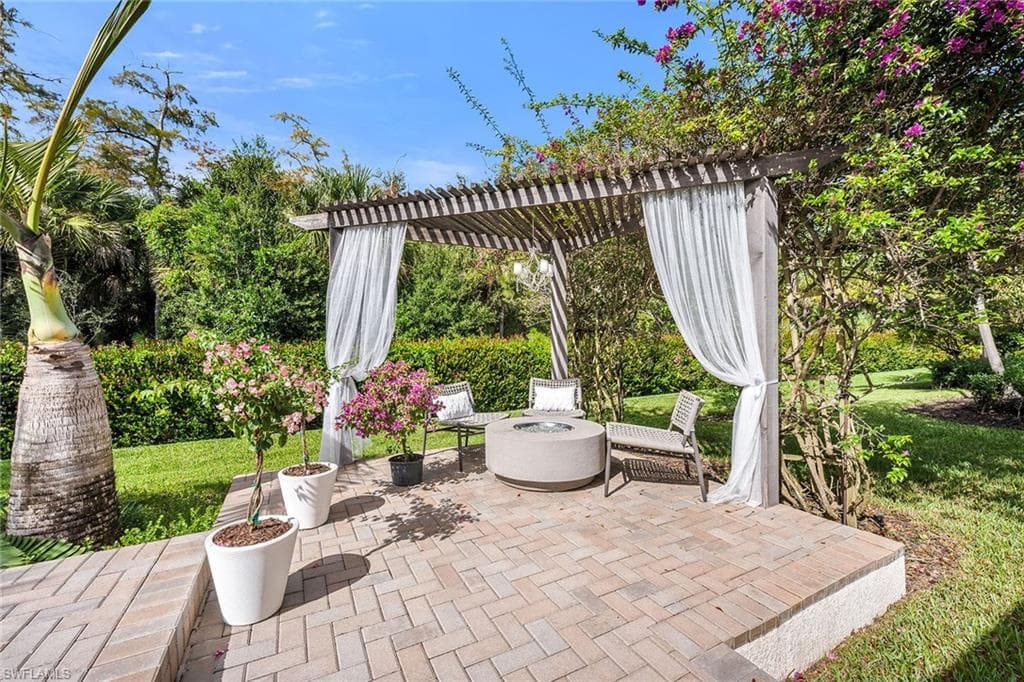 11241 Daphne Ct, Naples, FL 34120-34