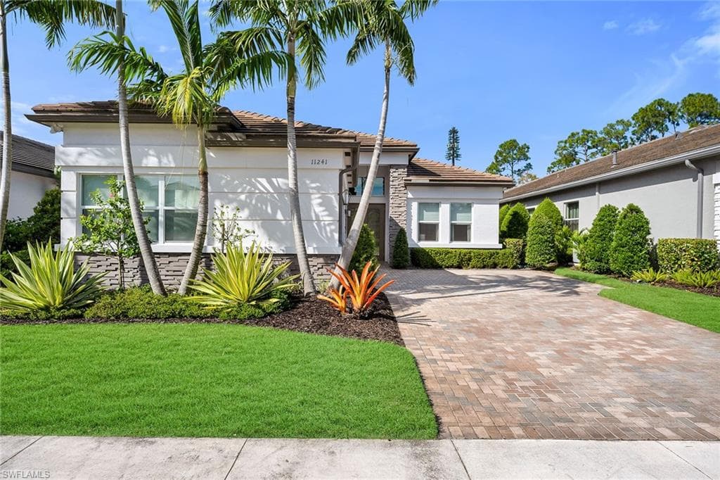 11241 Daphne Ct, Naples, FL 34120-38