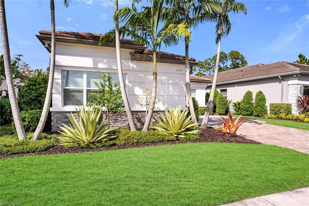 11241 Daphne Ct, Naples, FL 34120-39