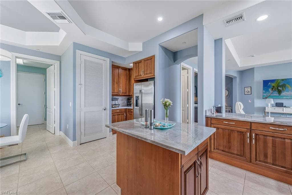 558 Avellino Isles Cir 102, Naples, FL 34119-9