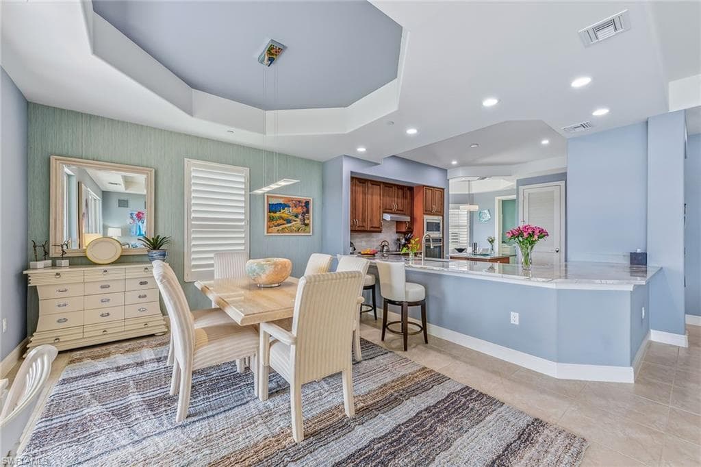 558 Avellino Isles Cir 102, Naples, FL 34119-13