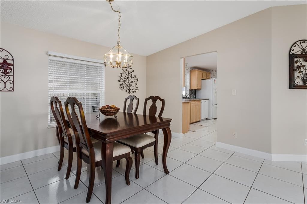 255 Riverwood Rd, Naples, FL 34114-9