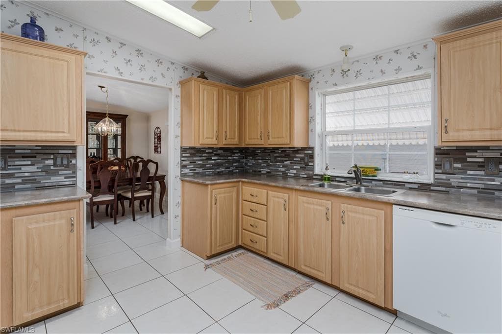 255 Riverwood Rd, Naples, FL 34114-11